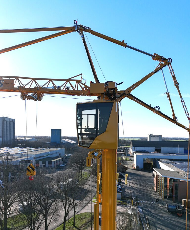 Cabine de grue ergonomique sur une grue à tour mobile